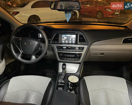 Черный Хендай Соната, объемом двигателя 2.36 л и пробегом 132 тыс. км за 12500 $, фото 26 на Automoto.ua