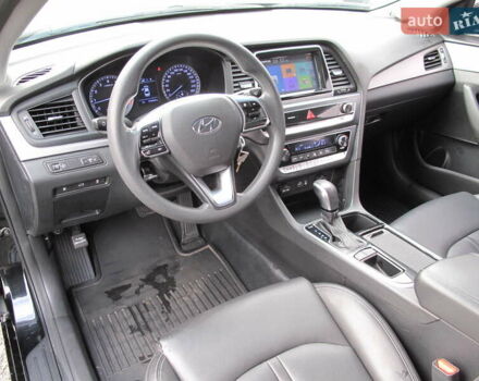 Чорний Хендай Соната, об'ємом двигуна 2 л та пробігом 370 тис. км за 13300 $, фото 21 на Automoto.ua