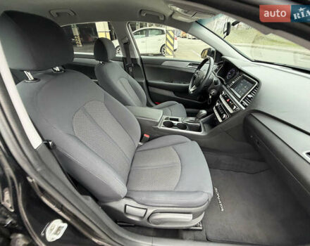 Чорний Хендай Соната, об'ємом двигуна 2.36 л та пробігом 104 тис. км за 12999 $, фото 31 на Automoto.ua