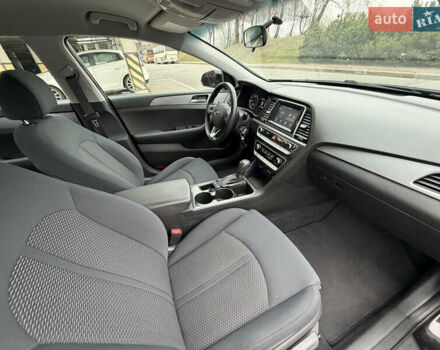 Чорний Хендай Соната, об'ємом двигуна 2.36 л та пробігом 104 тис. км за 12999 $, фото 32 на Automoto.ua