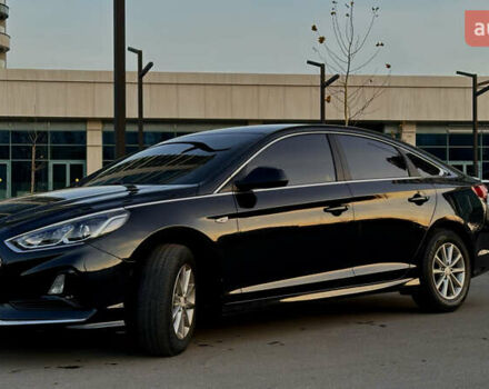 Черный Хендай Соната, объемом двигателя 2 л и пробегом 171 тыс. км за 12650 $, фото 5 на Automoto.ua