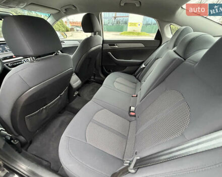 Чорний Хендай Соната, об'ємом двигуна 2.36 л та пробігом 104 тис. км за 12999 $, фото 23 на Automoto.ua