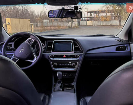 Черный Хендай Соната, объемом двигателя 2 л и пробегом 171 тыс. км за 12650 $, фото 8 на Automoto.ua