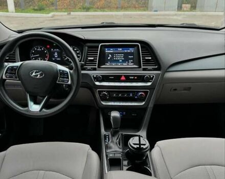 Черный Хендай Соната, объемом двигателя 2.36 л и пробегом 185 тыс. км за 12300 $, фото 9 на Automoto.ua