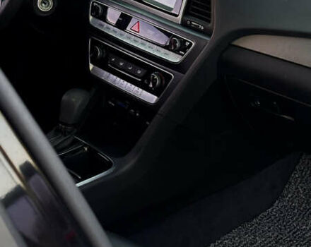 Черный Хендай Соната, объемом двигателя 2 л и пробегом 171 тыс. км за 12650 $, фото 9 на Automoto.ua