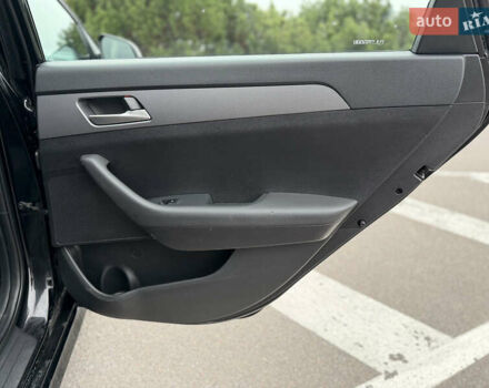 Чорний Хендай Соната, об'ємом двигуна 2.36 л та пробігом 104 тис. км за 12999 $, фото 24 на Automoto.ua