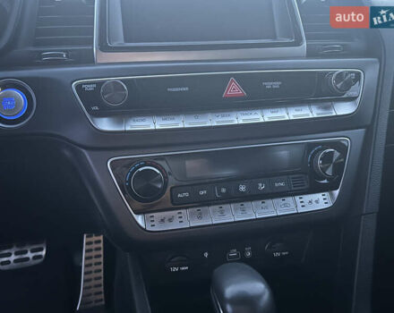 Чорний Хендай Соната, об'ємом двигуна 2 л та пробігом 102 тис. км за 14800 $, фото 4 на Automoto.ua