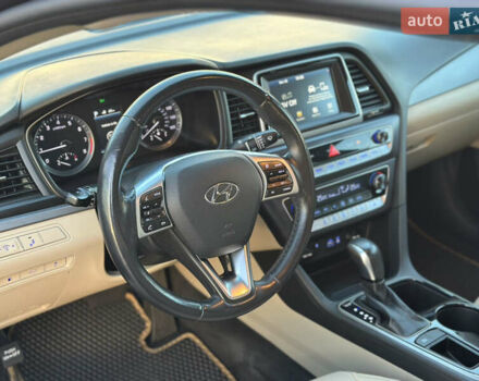 Черный Хендай Соната, объемом двигателя 2.4 л и пробегом 140 тыс. км за 13600 $, фото 16 на Automoto.ua