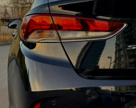 Черный Хендай Соната, объемом двигателя 2 л и пробегом 171 тыс. км за 12650 $, фото 7 на Automoto.ua