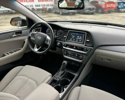 Чорний Хендай Соната, об'ємом двигуна 2 л та пробігом 45 тис. км за 19999 $, фото 11 на Automoto.ua