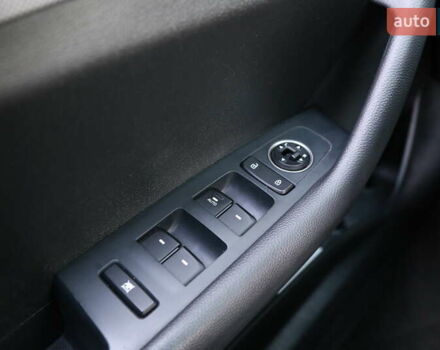 Чорний Хендай Соната, об'ємом двигуна 2.36 л та пробігом 77 тис. км за 13900 $, фото 24 на Automoto.ua