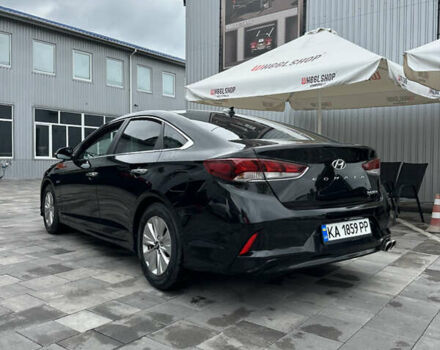 Чорний Хендай Соната, об'ємом двигуна 2 л та пробігом 100 тис. км за 15900 $, фото 2 на Automoto.ua