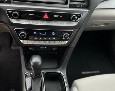 Чорний Хендай Соната, об'ємом двигуна 2 л та пробігом 45 тис. км за 19999 $, фото 14 на Automoto.ua