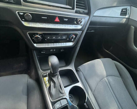 Чорний Хендай Соната, об'ємом двигуна 2.4 л та пробігом 77 тис. км за 13600 $, фото 9 на Automoto.ua