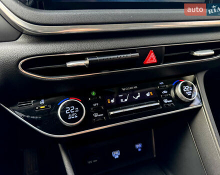 Черный Хендай Соната, объемом двигателя 2 л и пробегом 175 тыс. км за 18990 $, фото 6 на Automoto.ua