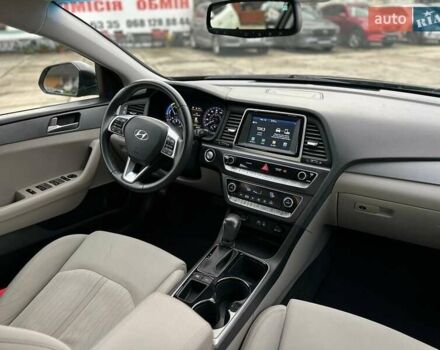 Чорний Хендай Соната, об'ємом двигуна 2 л та пробігом 45 тис. км за 19999 $, фото 10 на Automoto.ua