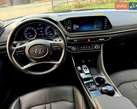 Черный Хендай Соната, объемом двигателя 2 л и пробегом 175 тыс. км за 18990 $, фото 2 на Automoto.ua