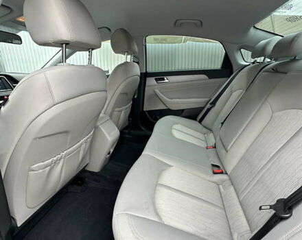 Чорний Хендай Соната, об'ємом двигуна 2 л та пробігом 100 тис. км за 15900 $, фото 5 на Automoto.ua