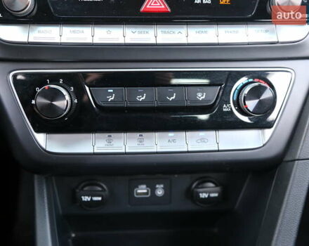 Чорний Хендай Соната, об'ємом двигуна 2.36 л та пробігом 77 тис. км за 13900 $, фото 20 на Automoto.ua