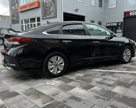 Чорний Хендай Соната, об'ємом двигуна 2 л та пробігом 100 тис. км за 15900 $, фото 3 на Automoto.ua