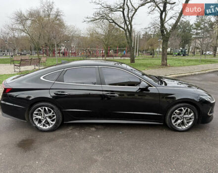 Черный Хендай Соната, объемом двигателя 2 л и пробегом 164 тыс. км за 20000 $, фото 3 на Automoto.ua