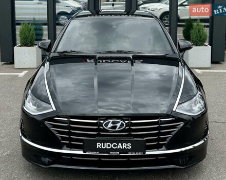 Черный Хендай Соната, объемом двигателя 2 л и пробегом 70 тыс. км за 21000 $, фото 1 на Automoto.ua