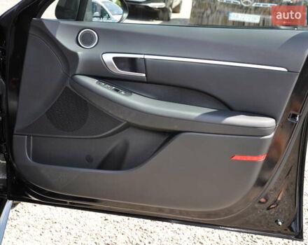 Чорний Хендай Соната, об'ємом двигуна 2.5 л та пробігом 8 тис. км за 23900 $, фото 45 на Automoto.ua