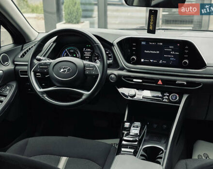 Черный Хендай Соната, объемом двигателя 2 л и пробегом 70 тыс. км за 21000 $, фото 15 на Automoto.ua