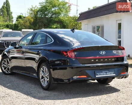 Чорний Хендай Соната, об'ємом двигуна 2.5 л та пробігом 8 тис. км за 23900 $, фото 4 на Automoto.ua