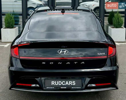 Черный Хендай Соната, объемом двигателя 2 л и пробегом 70 тыс. км за 21000 $, фото 4 на Automoto.ua