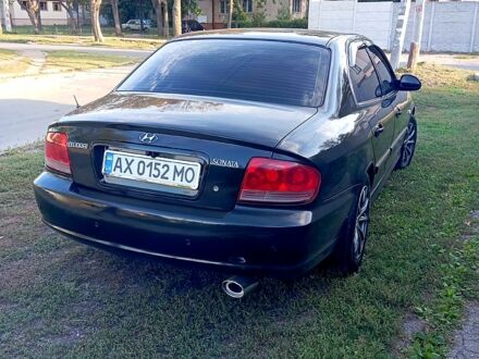 Чорний Хендай Соната, об'ємом двигуна 2 л та пробігом 370 тис. км за 4300 $, фото 1 на Automoto.ua