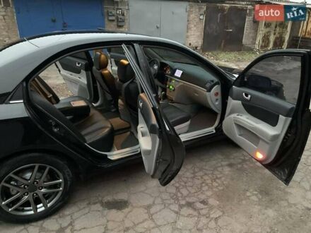 Хендай Соната 2006 у Запоріжжя на Automoto.ua Чорний Хендай Соната, об'ємом двигуна 2 л та пробігом 240 тис. км за 5350 $, фото 1 на Automoto.ua