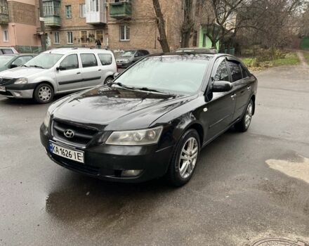 Черный Хендай Соната, объемом двигателя 2 л и пробегом 280 тыс. км за 4300 $, фото 1 на Automoto.ua
