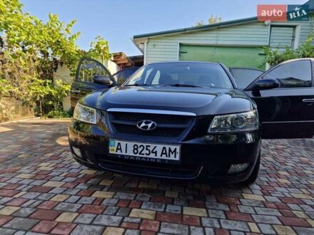 Черный Хендай Соната, объемом двигателя 2 л и пробегом 142 тыс. км за 6000 $, фото 1 на Automoto.ua