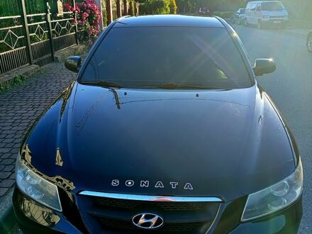 Черный Хендай Соната, объемом двигателя 2 л и пробегом 320 тыс. км за 6200 $, фото 1 на Automoto.ua