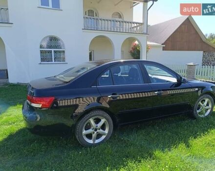 Черный Хендай Соната, объемом двигателя 2 л и пробегом 240 тыс. км за 5500 $, фото 1 на Automoto.ua