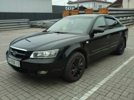 Черный Хендай Соната, объемом двигателя 2 л и пробегом 244 тыс. км за 6000 $, фото 1 на Automoto.ua