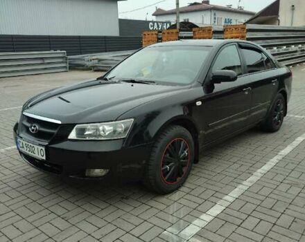 Черный Хендай Соната, объемом двигателя 2 л и пробегом 244 тыс. км за 6000 $, фото 1 на Automoto.ua