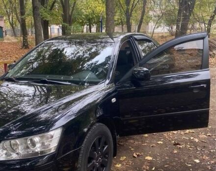 Черный Хендай Соната, объемом двигателя 2 л и пробегом 345 тыс. км за 5300 $, фото 1 на Automoto.ua