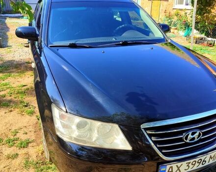 Чорний Хендай Соната, об'ємом двигуна 2 л та пробігом 247 тис. км за 5700 $, фото 1 на Automoto.ua