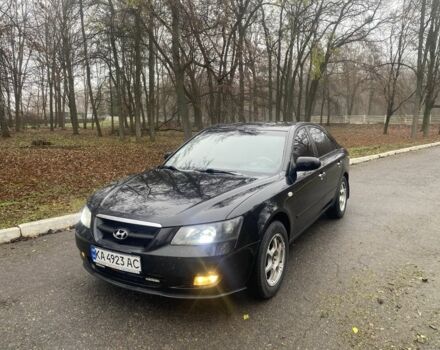 Черный Хендай Соната, объемом двигателя 2 л и пробегом 250 тыс. км за 4999 $, фото 1 на Automoto.ua