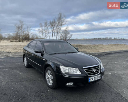 Черный Хендай Соната, объемом двигателя 2 л и пробегом 207 тыс. км за 5700 $, фото 1 на Automoto.ua