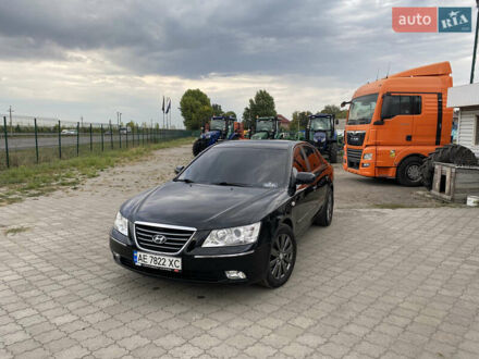 Чорний Хендай Соната, об'ємом двигуна 3.3 л та пробігом 203 тис. км за 8200 $, фото 1 на Automoto.ua