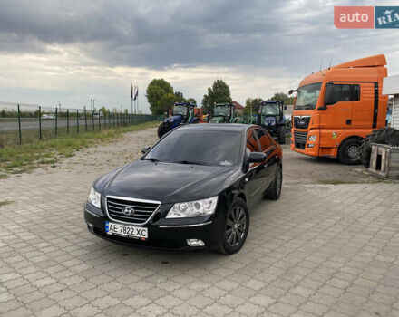 Черный Хендай Соната, объемом двигателя 3.3 л и пробегом 203 тыс. км за 8200 $, фото 1 на Automoto.ua