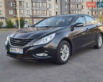 Чорний Хендай Соната, об'ємом двигуна 2 л та пробігом 119 тис. км за 8300 $, фото 1 на Automoto.ua