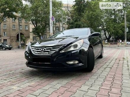 Черный Хендай Соната, объемом двигателя 2.4 л и пробегом 398 тыс. км за 7800 $, фото 1 на Automoto.ua