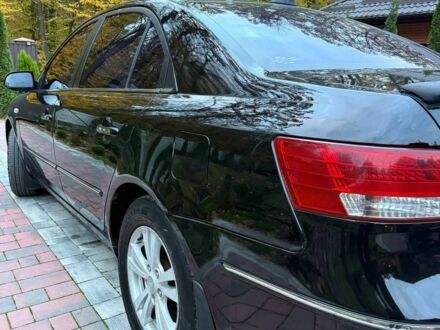 Черный Хендай Соната, объемом двигателя 2 л и пробегом 210 тыс. км за 6400 $, фото 1 на Automoto.ua