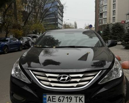 Черный Хендай Соната, объемом двигателя 2 л и пробегом 300 тыс. км за 6000 $, фото 1 на Automoto.ua