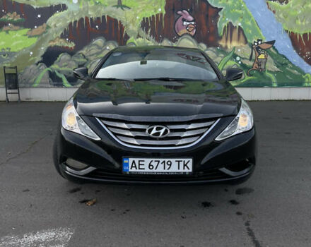 Черный Хендай Соната, объемом двигателя 2 л и пробегом 200 тыс. км за 6800 $, фото 1 на Automoto.ua
