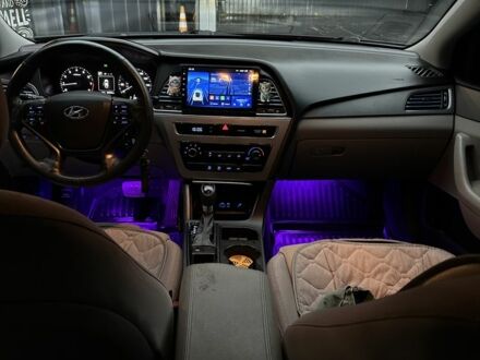 Черный Хендай Соната, объемом двигателя 2.4 л и пробегом 300 тыс. км за 9000 $, фото 1 на Automoto.ua